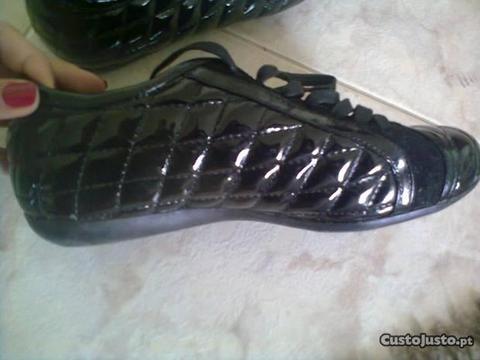 Sapatos/Ténis pretos como novos