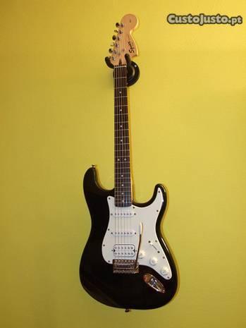 Guitarra Fender Squier Affinity Strat HSS Black
