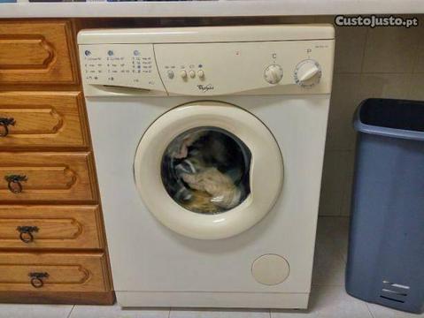 Máquina de lavar Whirlpool