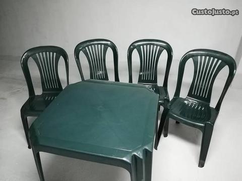 Cadeiras e mesa de jardim (conjunto)