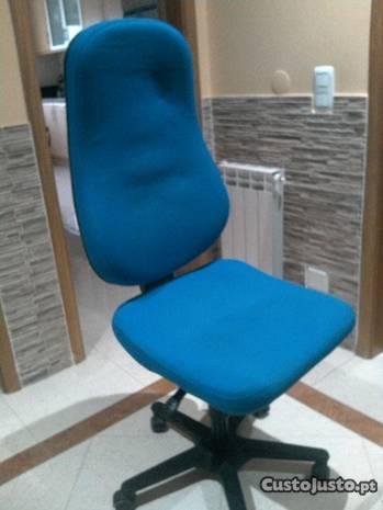 cadeira azul escritorio costas altas