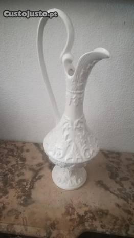 Antigo Gomil em porcelana branca