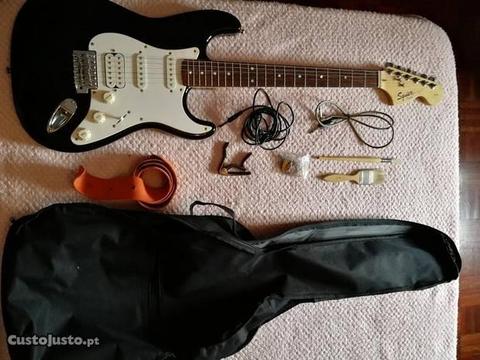 Fender Squier Strat +Amp. Roland +Extras