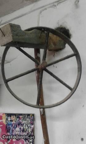 Roda ferro antiga