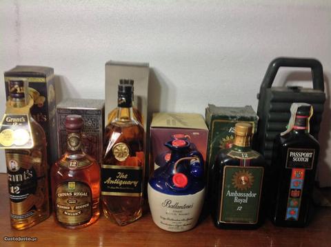 Whisky Ballantine's em Decanter de Porcelana