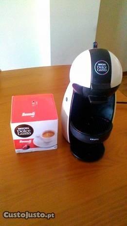 Maquina de café da marca Nescafé dolce gusto