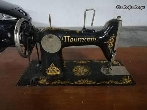 Máquina de costura Antiga de origem Alemã