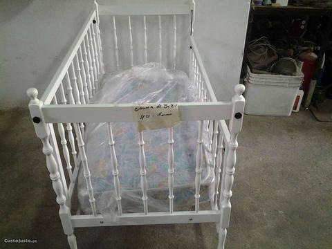 Caminha de Bebé em madeira com colchão