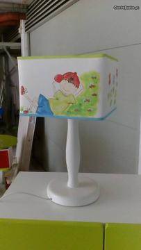 Candeeiro de criança pintado à mão