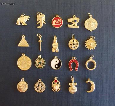 Amuletos pendentes dourados para fios e pulseiras