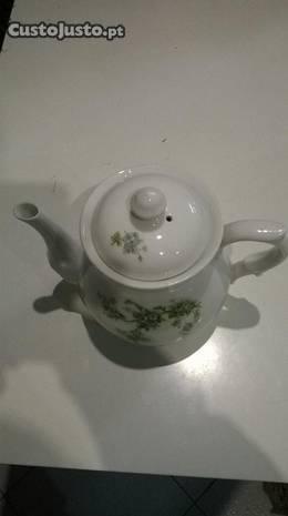 Bule em porcelana Vista Alegre 1881/1921