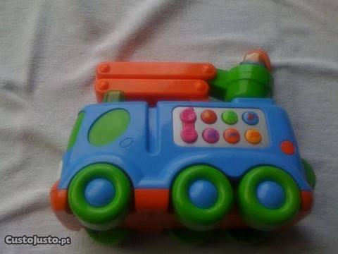 Brinquedo-carro dos bombeiros