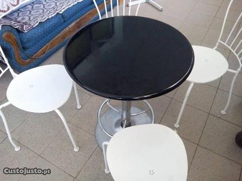 Mesa redonda + 4 cadeiras de metal