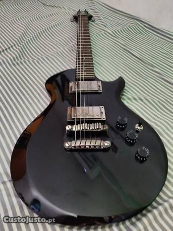 Guitarra Ibanez ART80 BK + Amplificador Line6