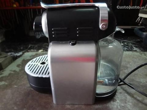 Maquina de café Nespresso Essenza