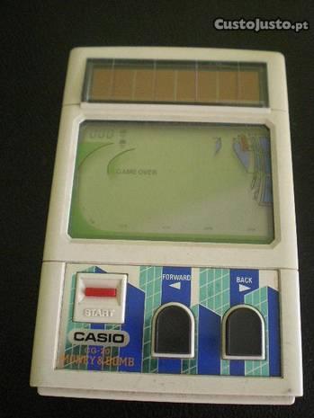 CASIO CG-20 MONEY & BOMB - consola portátil antiga