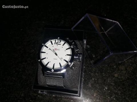 Relógio Novo, Super Moderno, Elegante e Barato