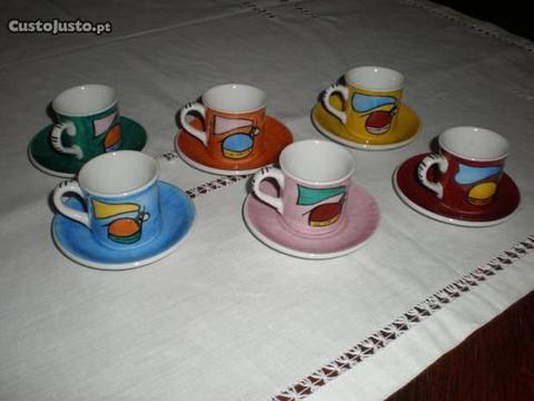 Conjunto de chávenas de café brasileiras