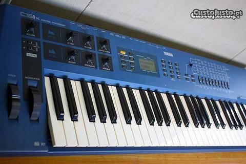 Sintetizador Yamaha CS1X (vintage)