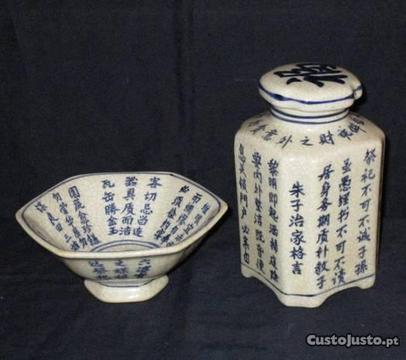 Pote e taça em porcelana caracteres chineses