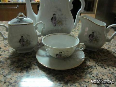 Serviço de Chá (Porcelana VISTA ALEGRE)