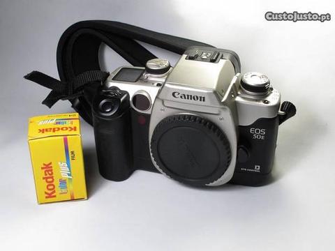Câmara analógica Canon EOS 50E