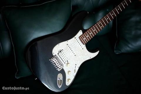 Guitarra Squier Standard Strat c/Fender pickups