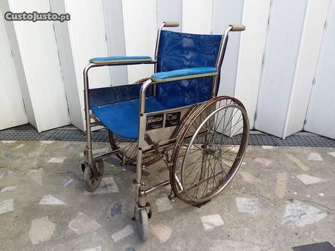 Cadeira de rodas Antiga americana