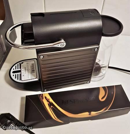 Máquina de Café Nespresso Píxie cor Titânio Nova