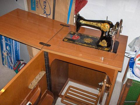 Maquina de Costura Singer antiga