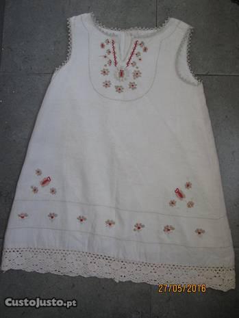 Vestido Zara em linho e crochet para 3 anos