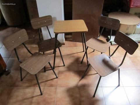 Movel - Conjunto 4 cadeiras + mesa - 50$