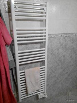 Seca-Toalhas eléctrico de 750W