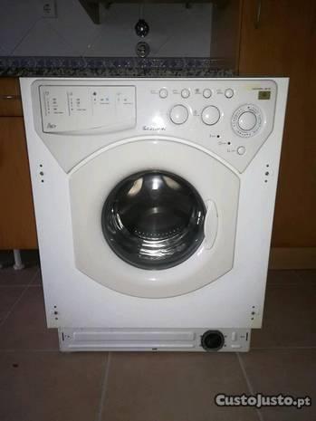 Máquina de lavar roupa Ariston