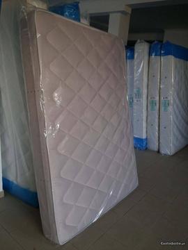 Colchão Maik novo de fábrica com 183 cm x 133 cm