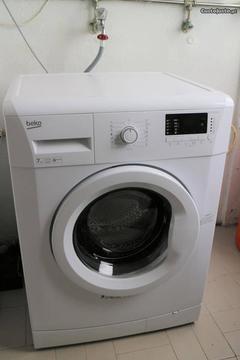 Máquina de lavar roupa (estado novo)