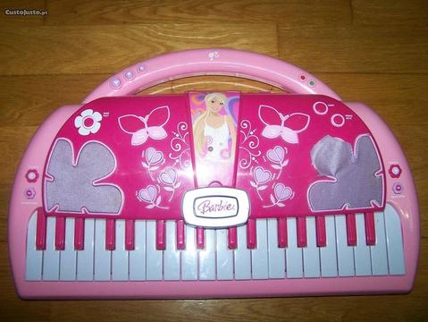 Piano Barbie