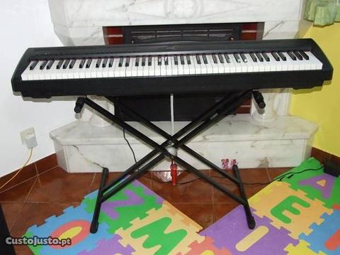 Piano Yamaha P-85