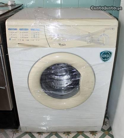 Máquina de Lavar Roupa Whirlpool