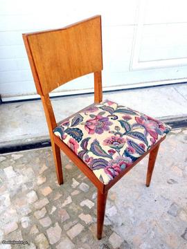 Cadeira vintage colorido