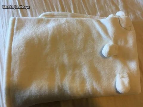 Manta branca de ovelha para bebé