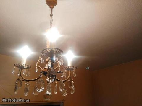 Um candeeiro suspensão Vintage