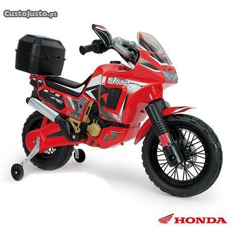 Moto Honda África Twin Red 6V - Injusa - + 3 anos