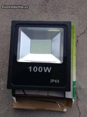 Projectores de Leds 100W 8000 Lumens p/ exterior