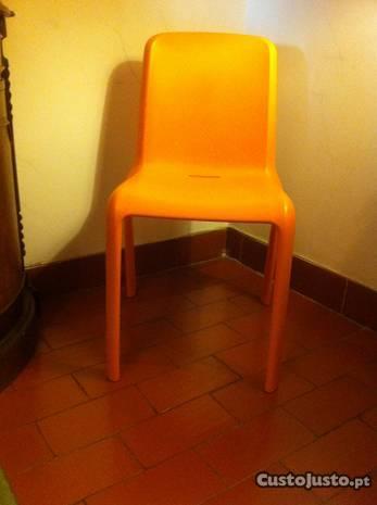 Cadeiras em Polipropileno Cor Laranja