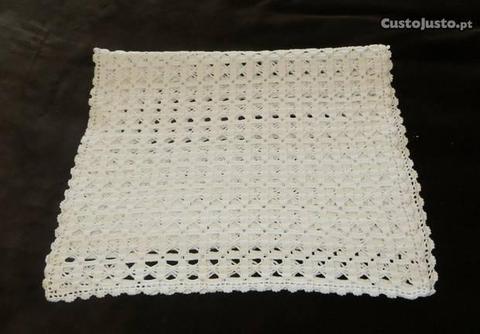 Napron centro mesa, crochet, Feito à mão 120X38 CM