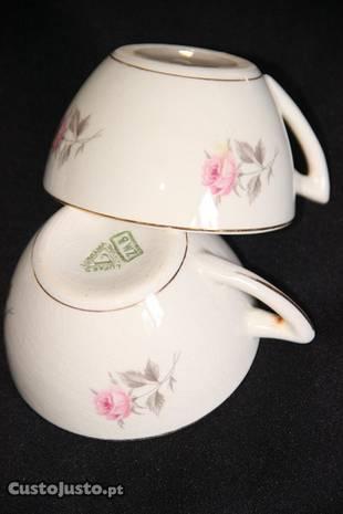 4 taças antigas em porcelana - sacavém e lusitânia