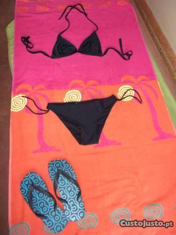 Bikini preto (S) e chinelas NOVOS - OFERTA toalha!