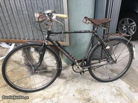 bicicleta muito antiga