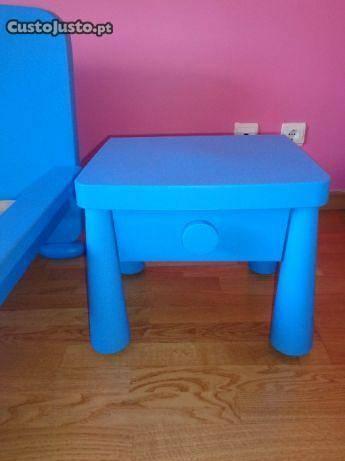 Mesa de cabeceira azul IKEA em excelente estado